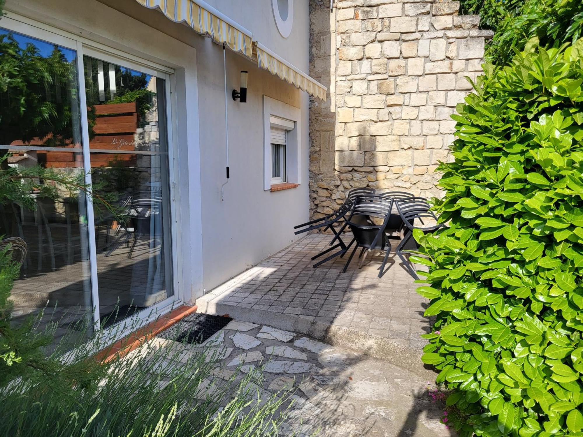 Le Gite De Lolivier En Provence Aramon Exteriör bild